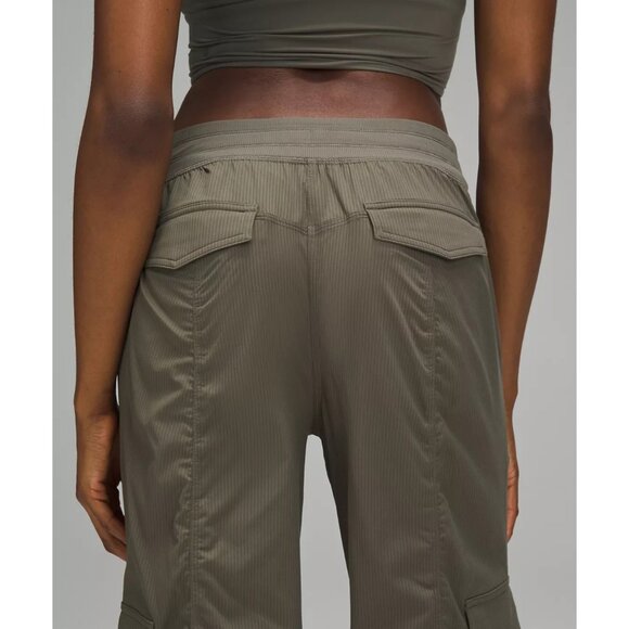 Lululemon Women's Dance Studio Relaxed-Fit Mid-Rise Cargo Pants Green - Picture 4 of 12